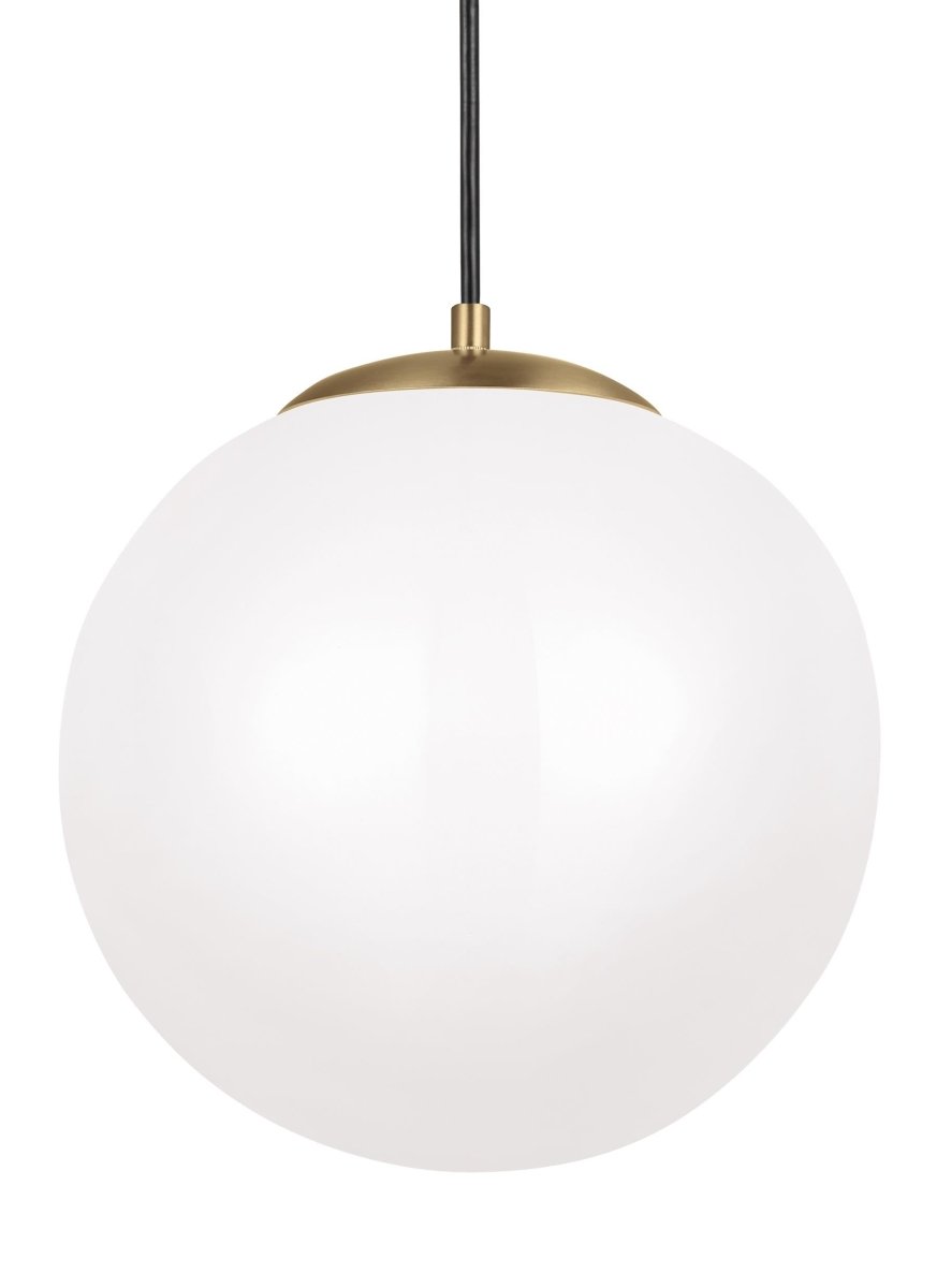Suspension Leo - Hanging Globe XL - Laiton satiné Module DEL intégré by Visual Comfort Studio | Luminaires & cie