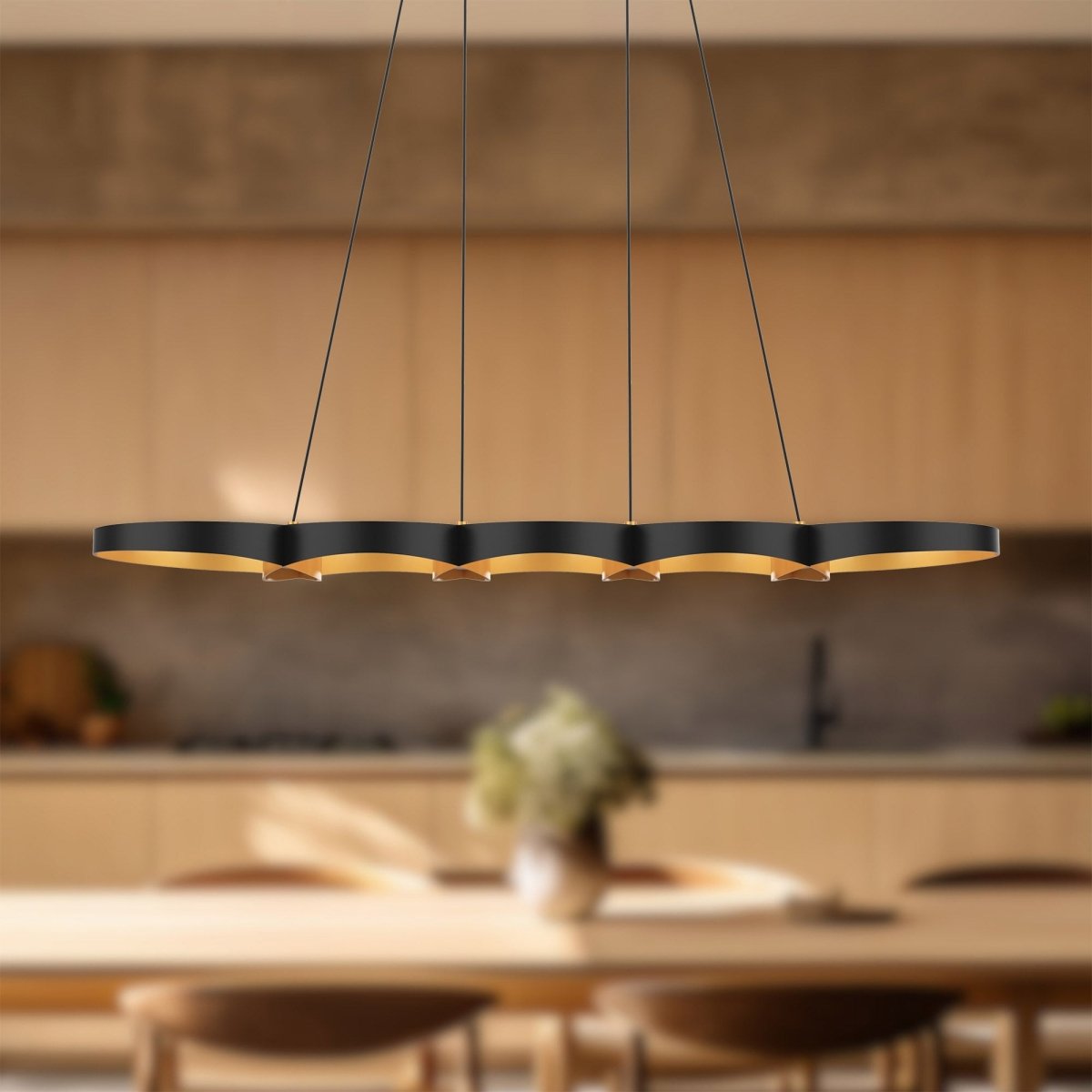 Suspension linéaire Maestro - Noir et or by Kuzco Lighting | Luminaires & cie