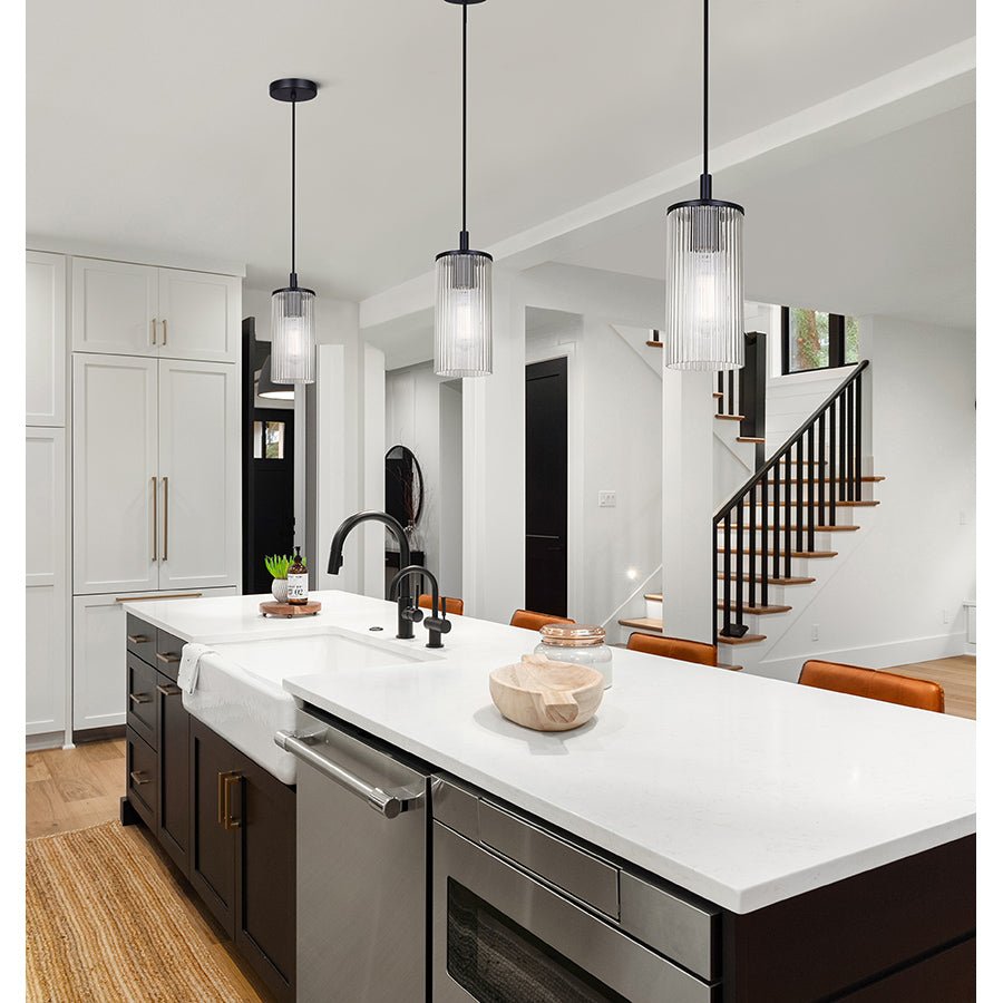 Suspension simple Kinslea - Noir mat Verre clair by Canarm | Luminaires & cie