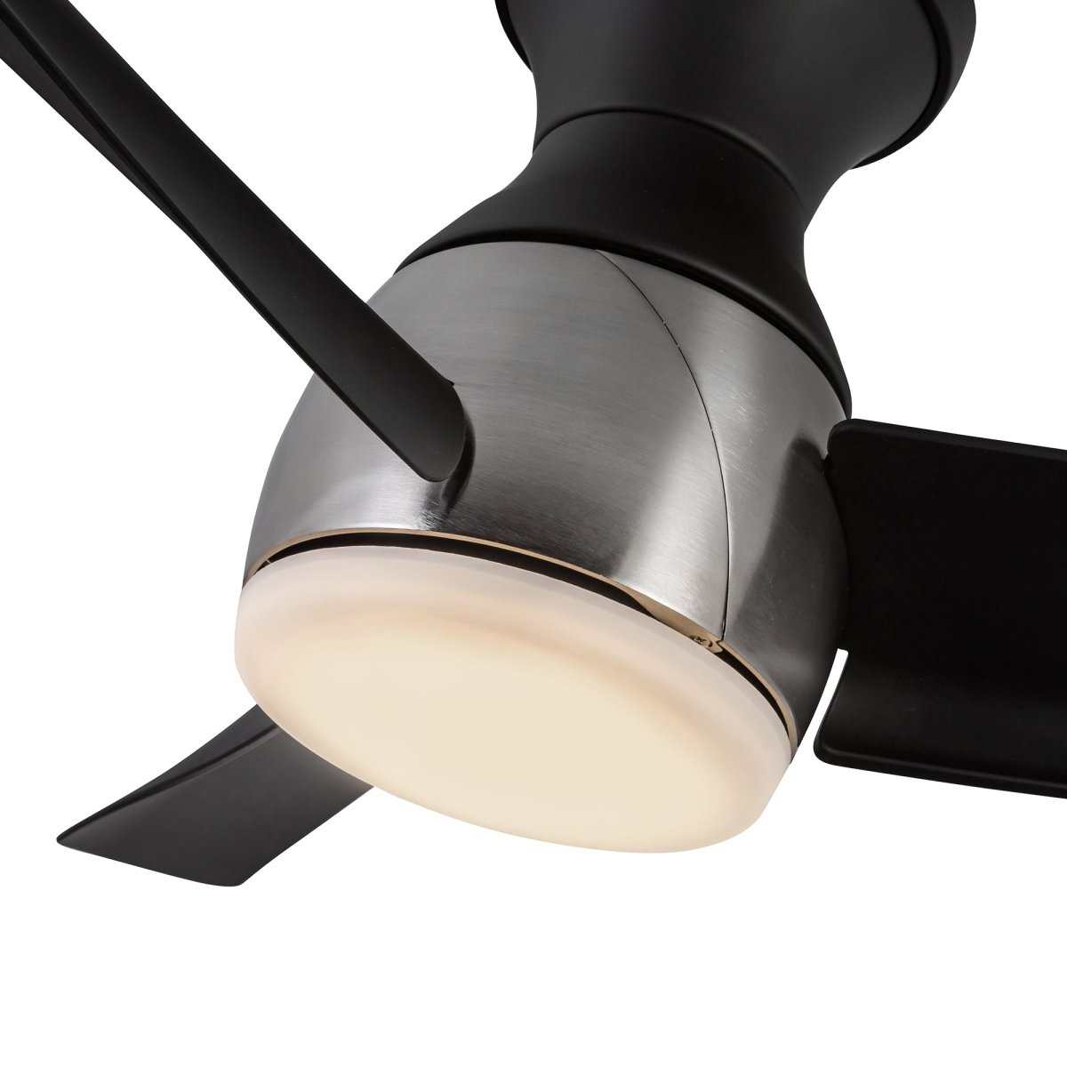 Ventilateur Thalia - Nickel brossé / noir mat 14 1/8" by Kuzco Lighting | Luminaires & cie
