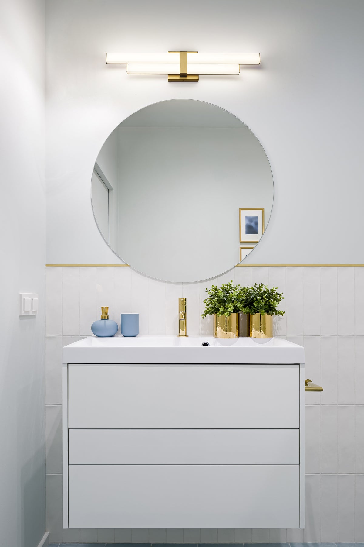 Barre d'éclairage de salle de bain Zane Or moderne, 25" – vue 3