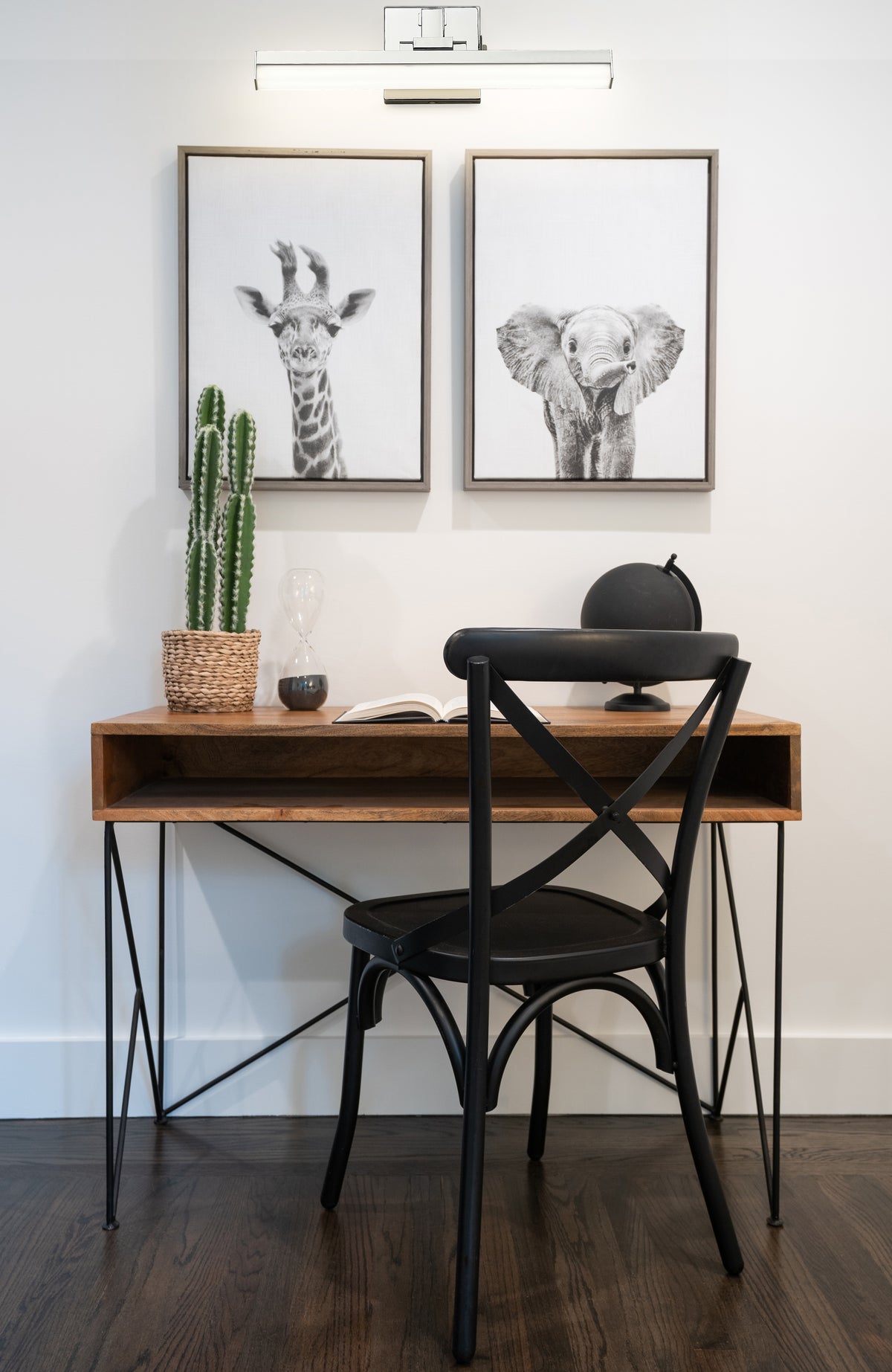 Barre d'éclairage de salle de bain Liam Chrome, 18" – vue 3