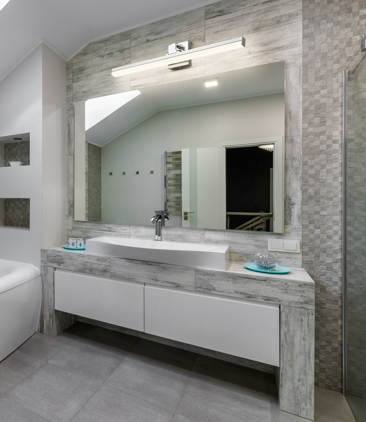 Barre d'éclairage de salle de bain Liam Chrome, 32" – vue 2