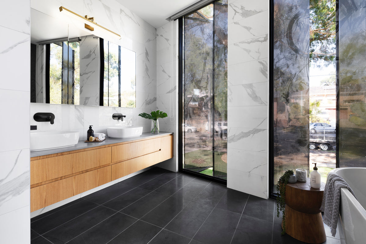 Barre d'éclairage de salle de bain Liam Or moderne, 40" – vue 3