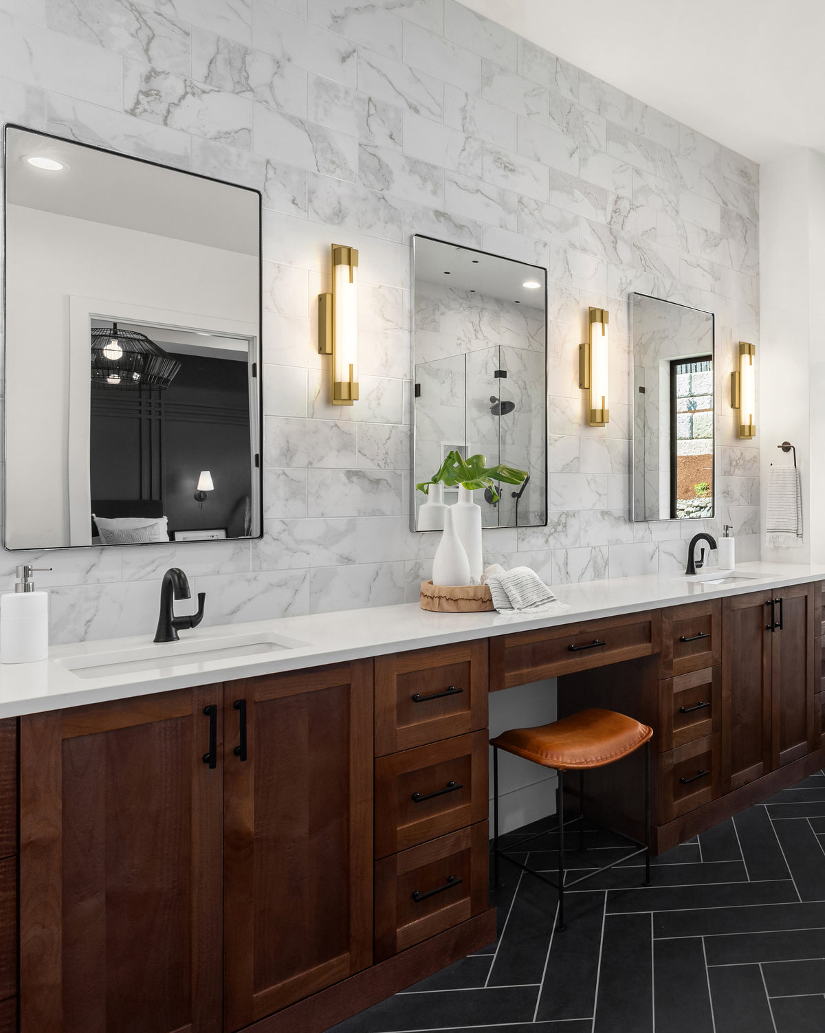 Barre d'éclairage de salle de bain Chase Or moderne, 18" – vue 2