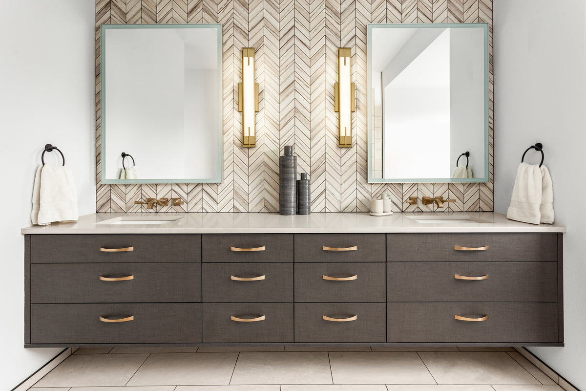 Barre d'éclairage de salle de bain Chase Or moderne, 23" – vue 3