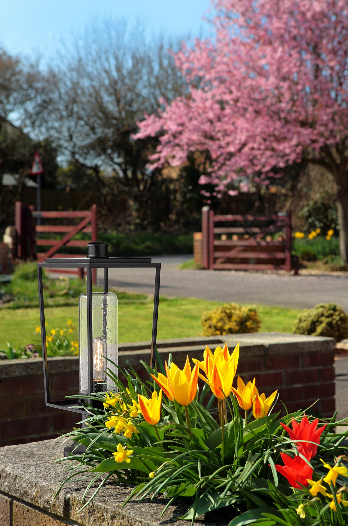 Lanterne extérieure sur socle Sheridan Rond, 8", Grené transparent – vue 2