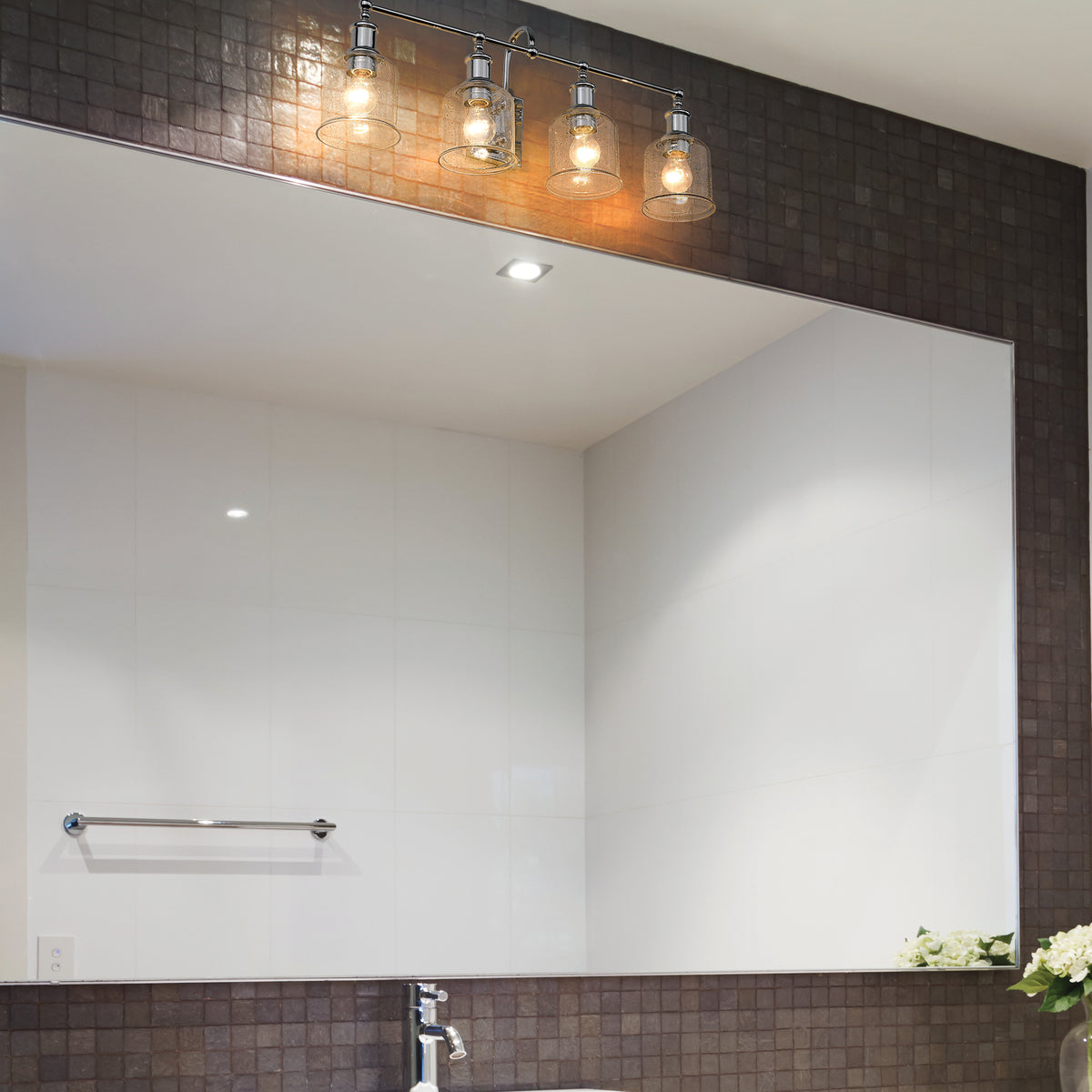 Luminaire de vanité Bryant Chrome, Grené transparent, 32" – vue 2