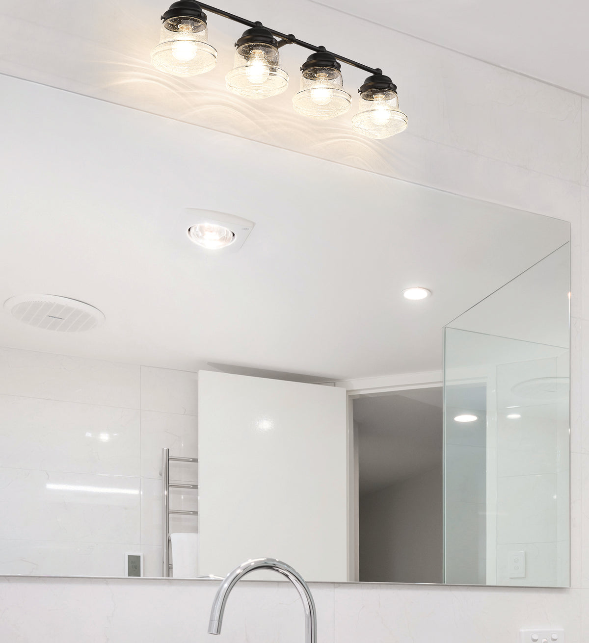 Luminaire de vanité Vaughn Noir mat, Grené transparent, 31 1/2" – vue 3