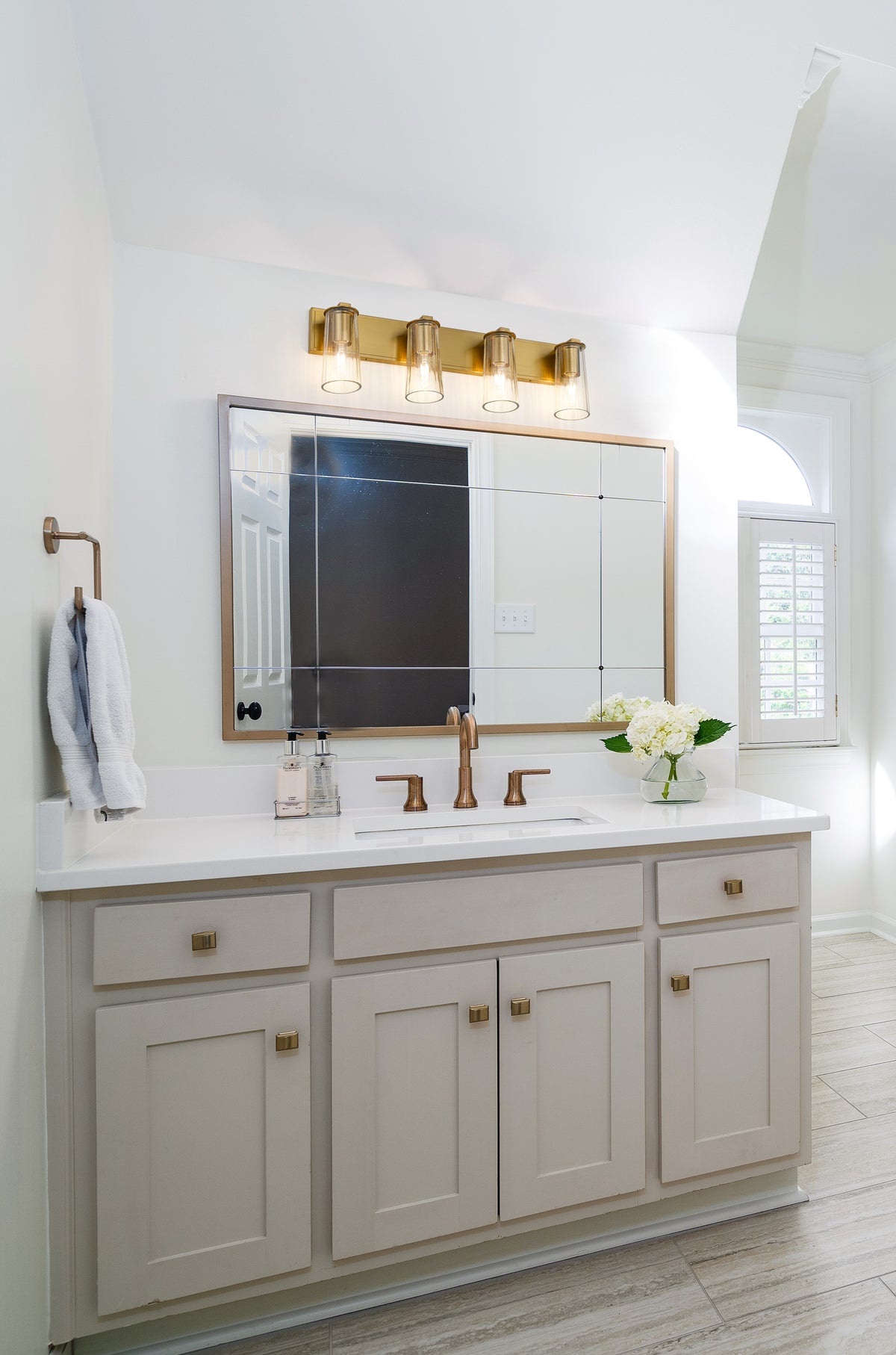 Luminaire de vanité Titus Or moderne, 32" – vue 2