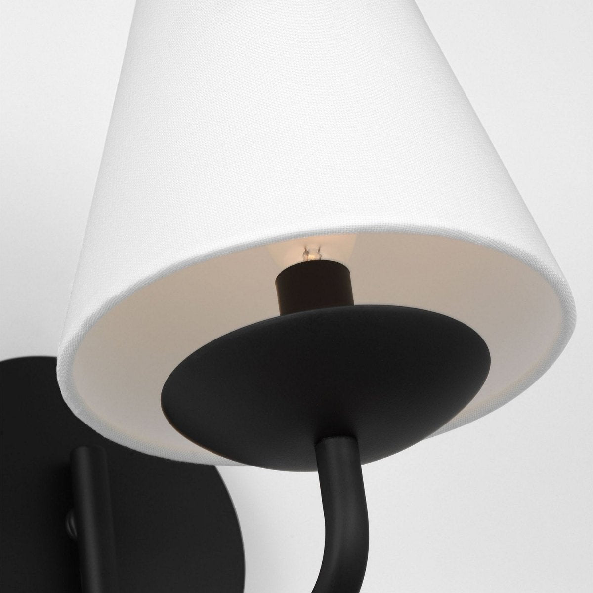 Applique murale Albion - Laiton satiné by Visual Comfort Studio | Luminaires & cie