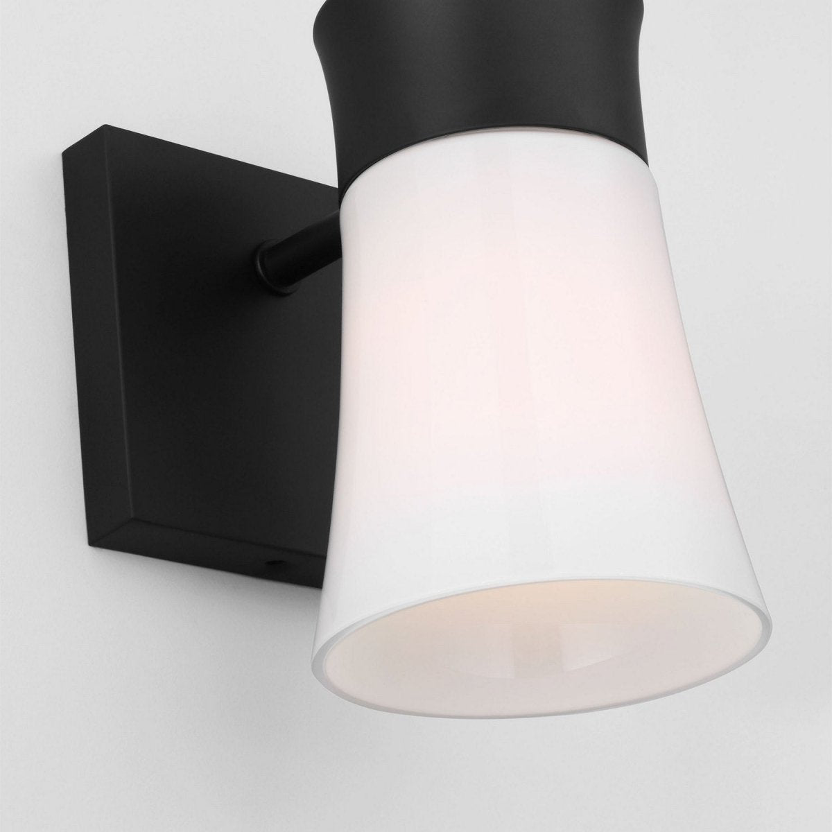 Applique murale Roy - Laiton satiné by Visual Comfort Studio | Luminaires & cie