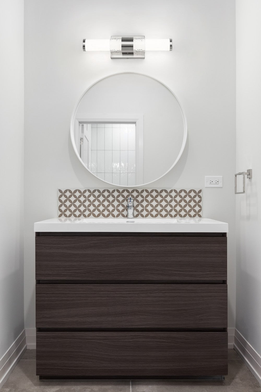 Barre d'éclairage de salle de bain Egon Nickel brossé, 18" – vue 2