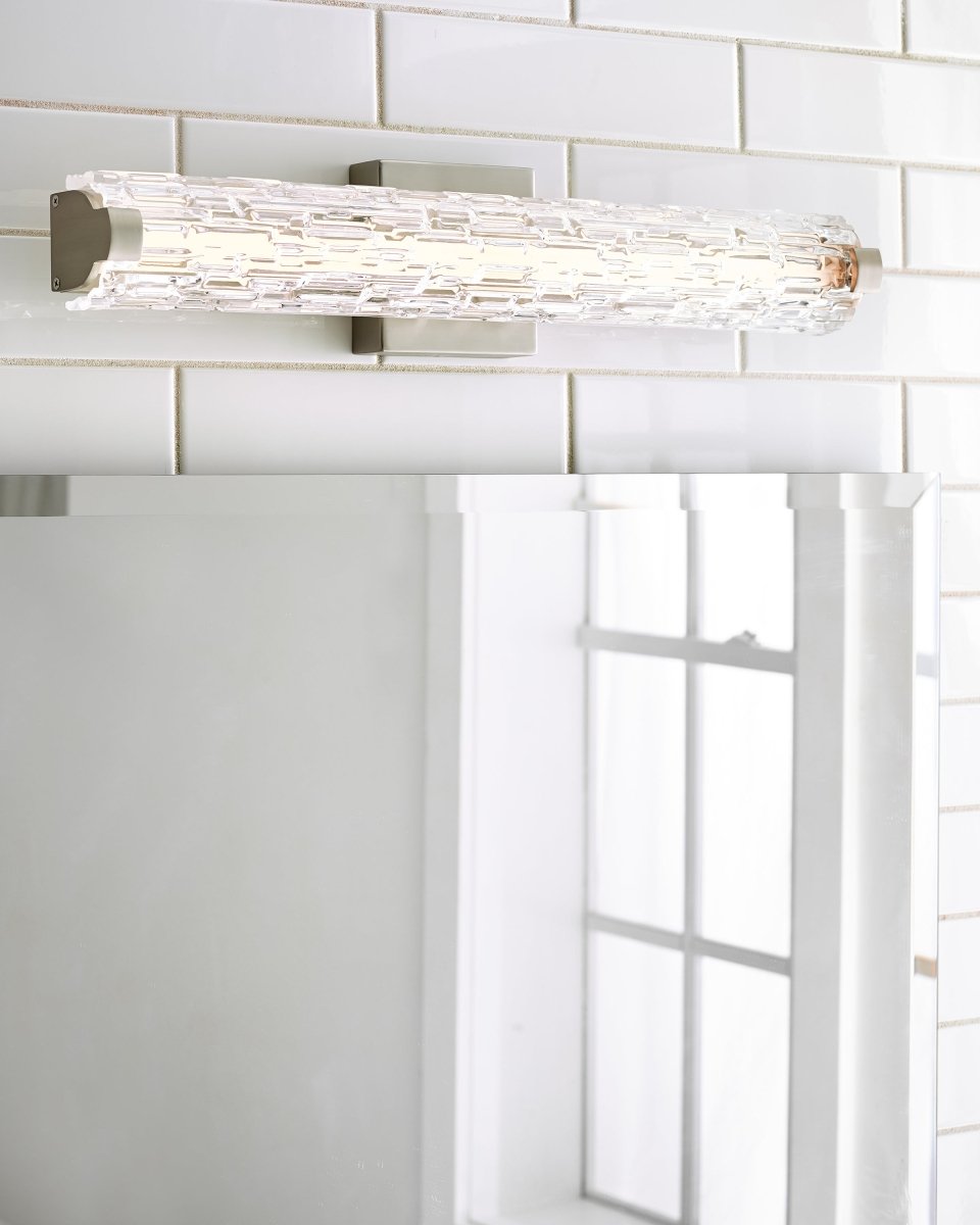 Barre d'éclairage de salle de bain Cutler - Nickel satiné Verre ciselé 36" by Visual Comfort Studio | Luminaires & cie