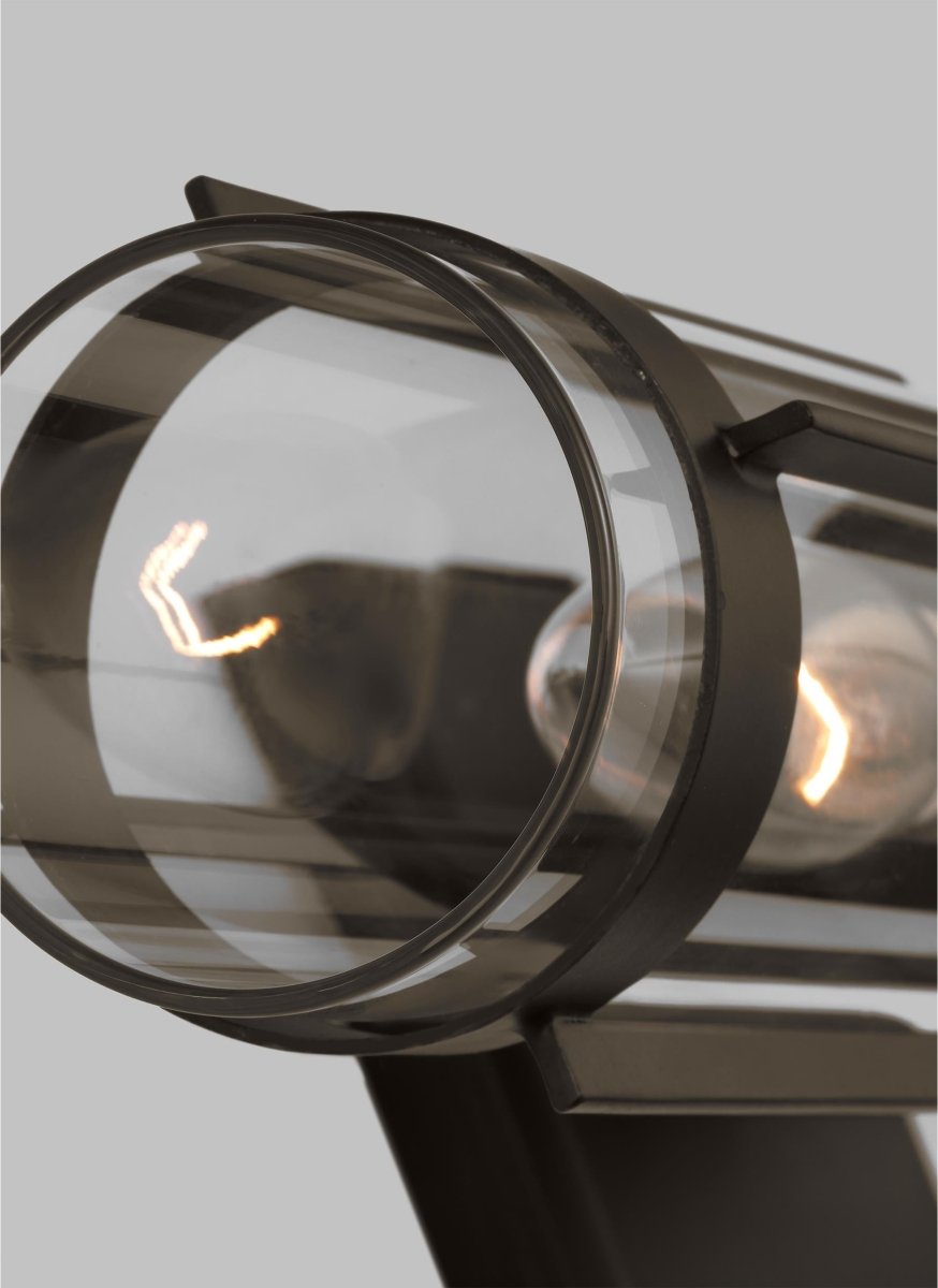 Barre d'éclairage de salle de bain Flynn - Laiton vieilli dans le temps by Visual Comfort Studio | Luminaires & cie