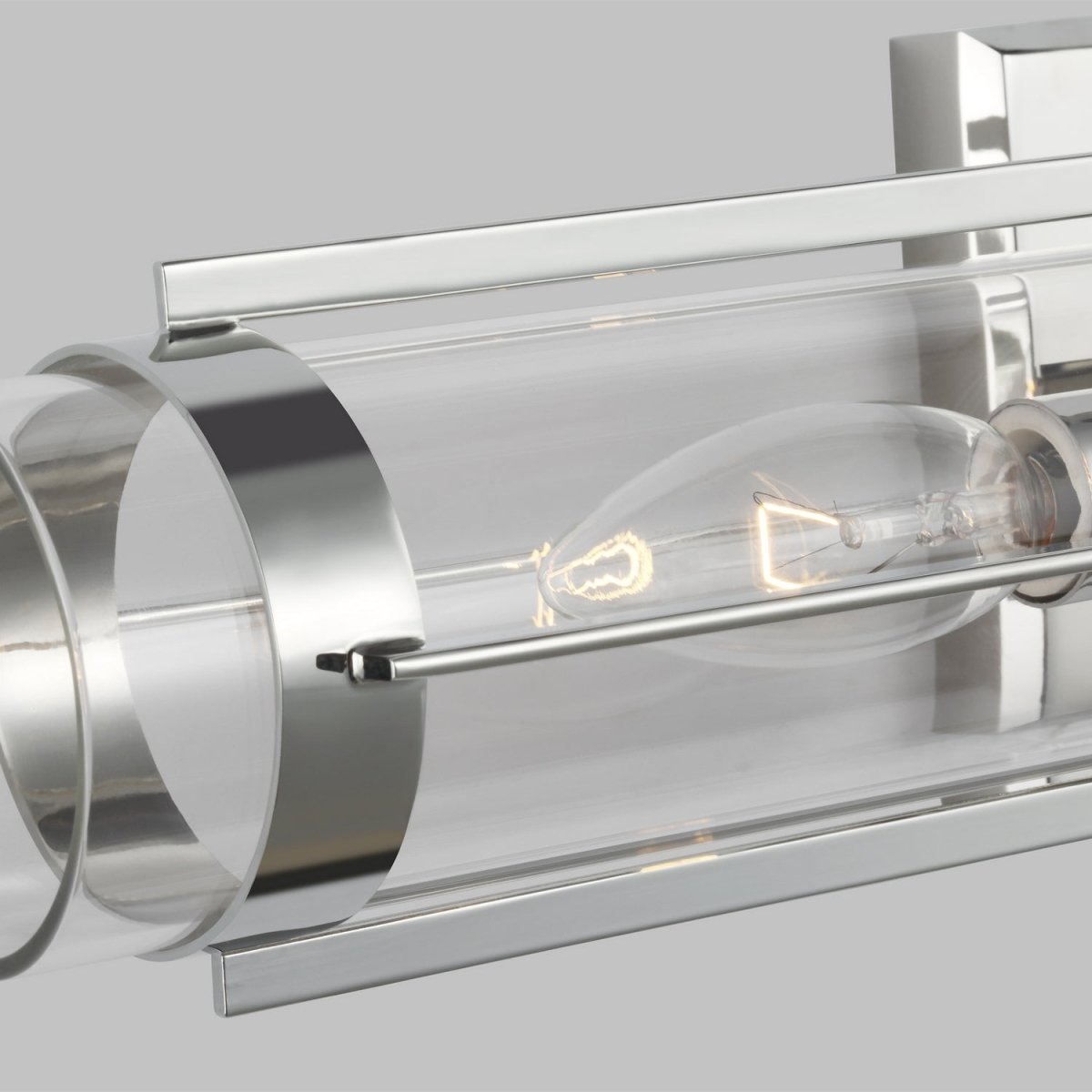 Barre d'éclairage de salle de bain Flynn - Laiton vieilli dans le temps by Visual Comfort Studio | Luminaires & cie