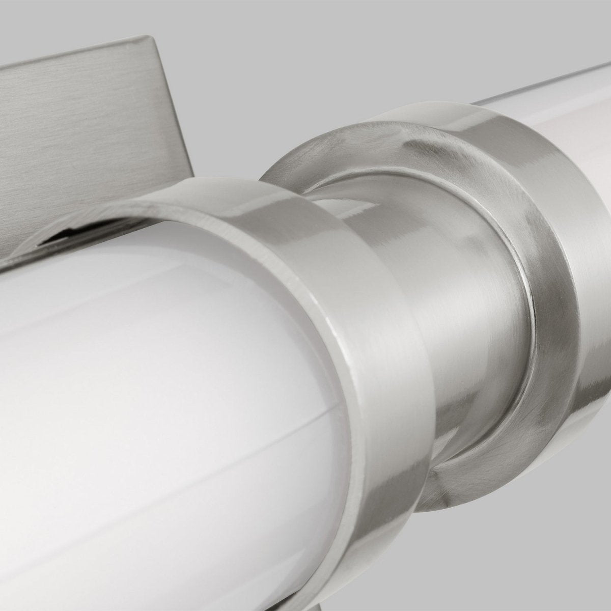 Barre d'éclairage de salle de bain Kiel - Nickel brossé 48" by Visual Comfort Studio | Luminaires & cie