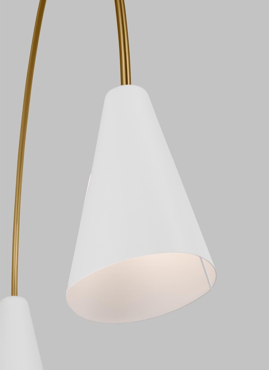 Chandelier Cambre - Matte blanc et laiton brûlé by Visual Comfort Studio | Luminaires & cie