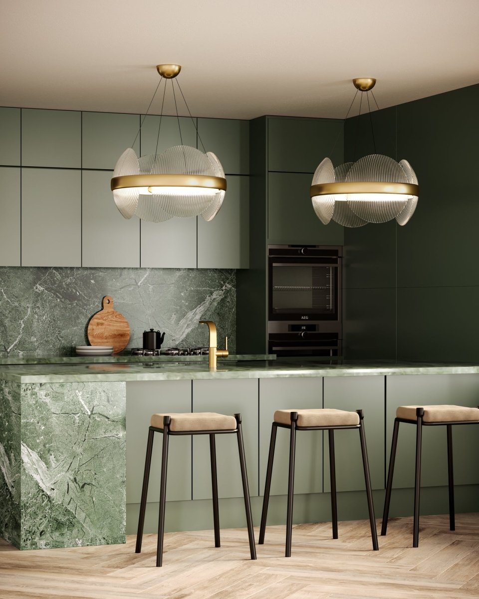 Chandelier Taurus - Vintage en laiton / verre côtelé transparent by Kuzco Lighting | Luminaires & cie