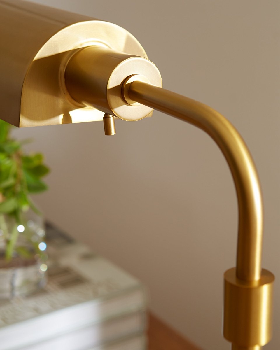 Lampe de bureau Kenyon - by Visual Comfort Studio | Luminaires & cie