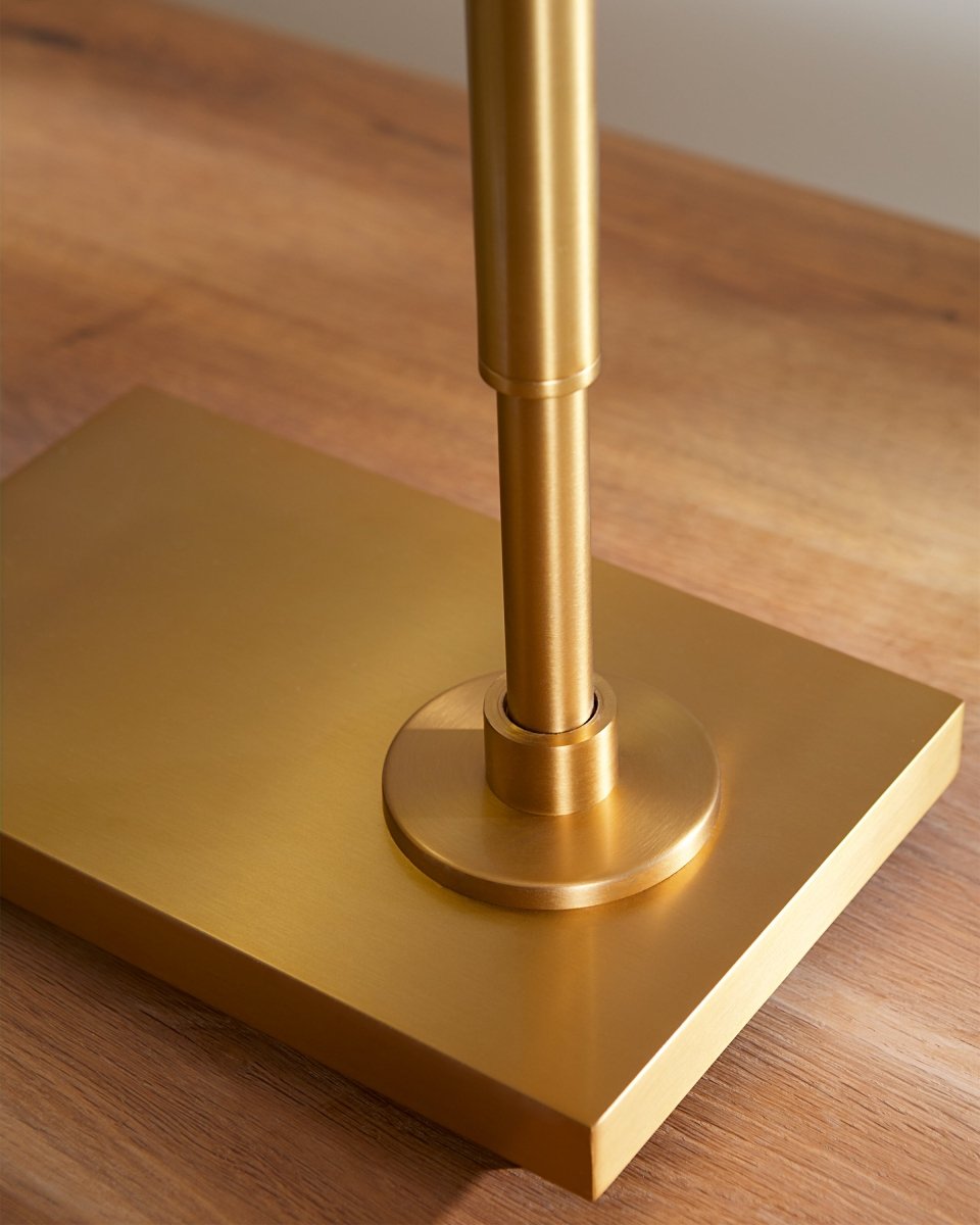 Lampe de bureau Kenyon - by Visual Comfort Studio | Luminaires & cie
