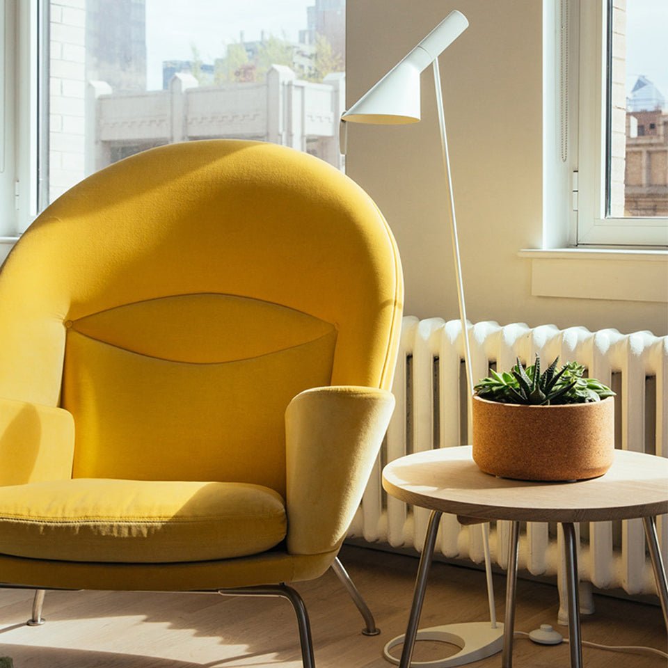 Lampe de plancher AJ - Acier inoxydable poli by Louis Poulsen | Luminaires & cie