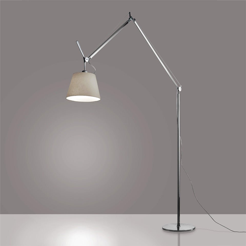 Lampe de plancher Tolomeo Mega - Aluminium + AJ Parchemin 14" 1 x A - 19 / Medium E26 / 150W max by Artemide | Luminaires & cie
