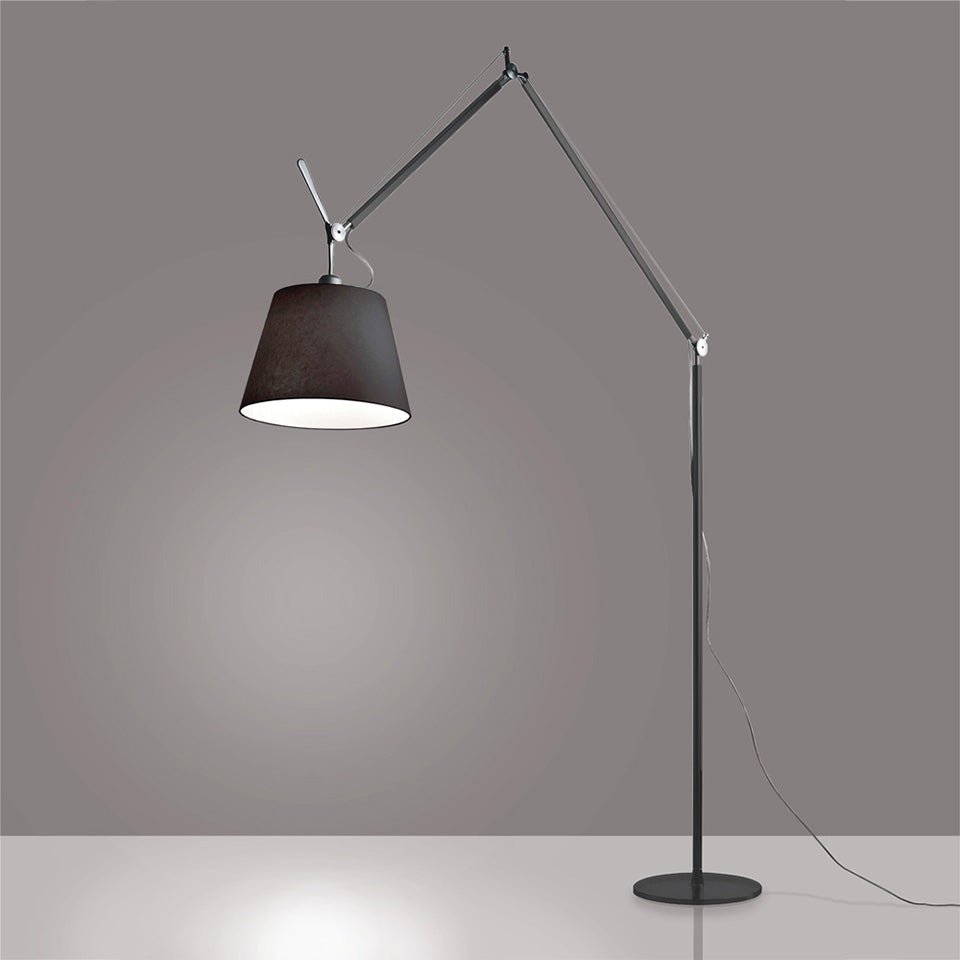 Lampe de plancher Tolomeo Mega - Noir + AJ Noir 17" 1 x A - 19 / Medium E26 / 150W max by Artemide | Luminaires & cie
