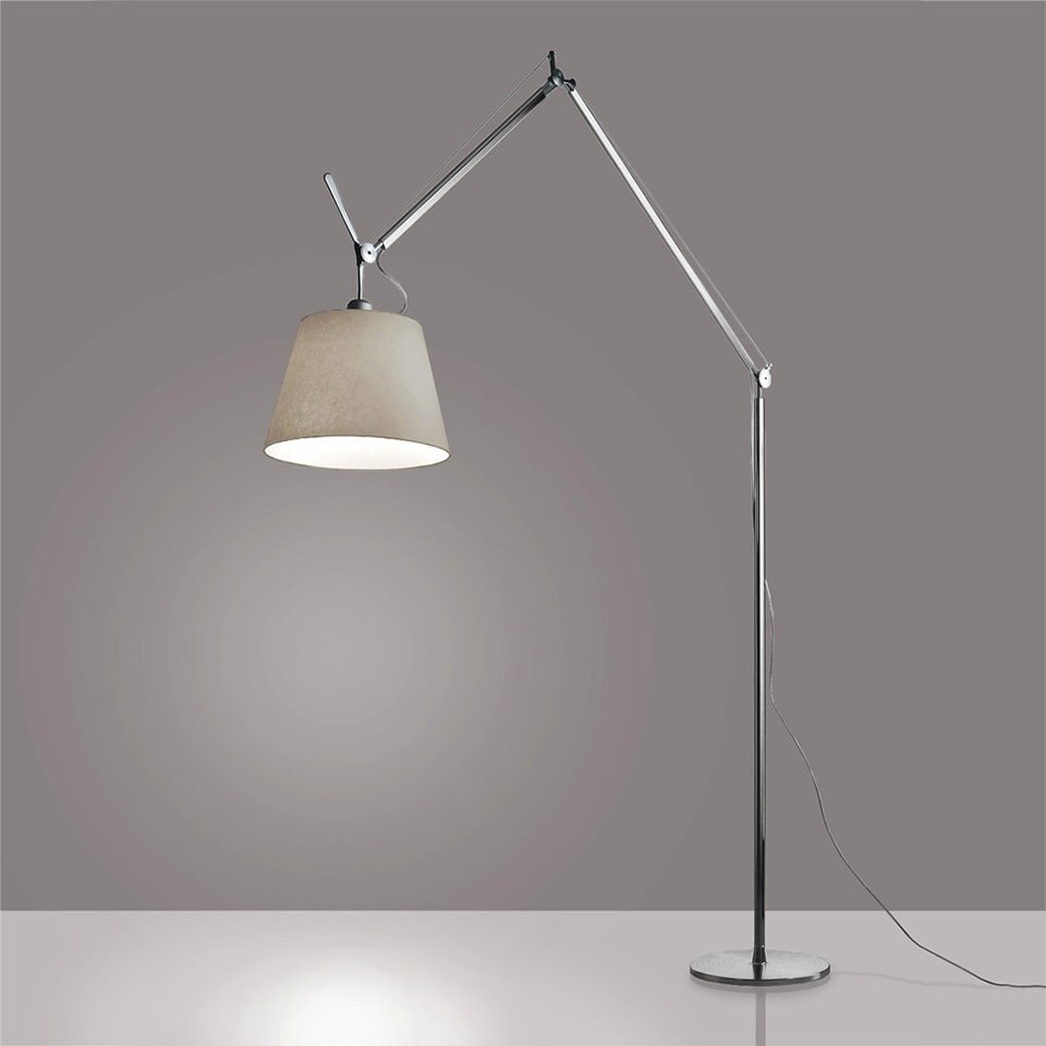 Lampe de plancher Tolomeo Mega - Aluminium + AJ Parchemin 17" DEL / 31W / 3000°K / Dimmable sur câble by Artemide | Luminaires & cie