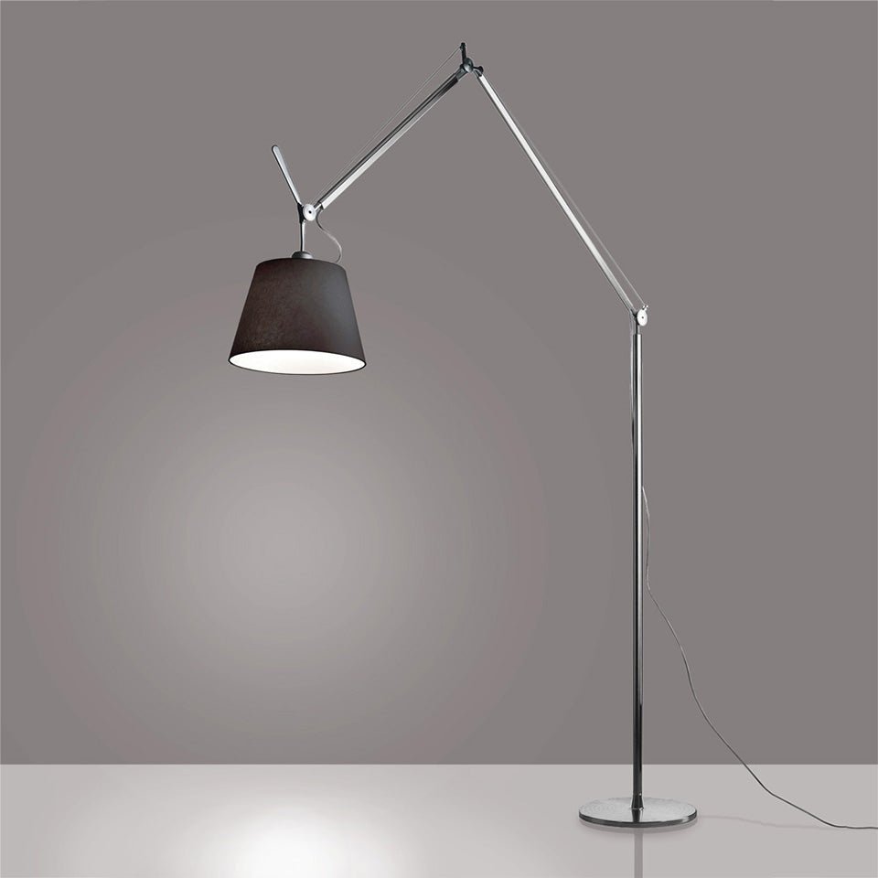 Lampe de plancher Tolomeo Mega - Aluminium + AJ Noir 12" DEL / 31W / 3000°K / Dimmable sur câble by Artemide | Luminaires & cie