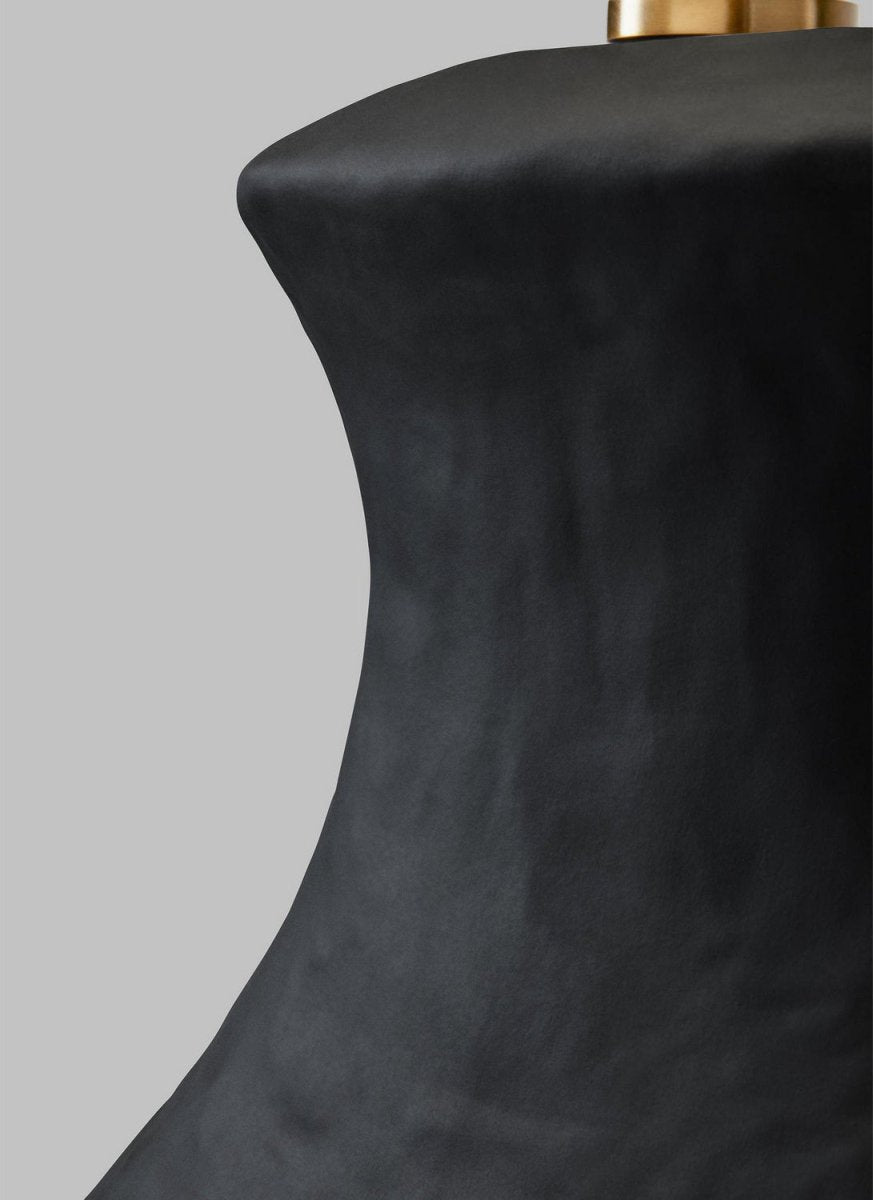 Lampe de table Bone - Céramique noire rugueuse by Visual Comfort Studio | Luminaires & cie