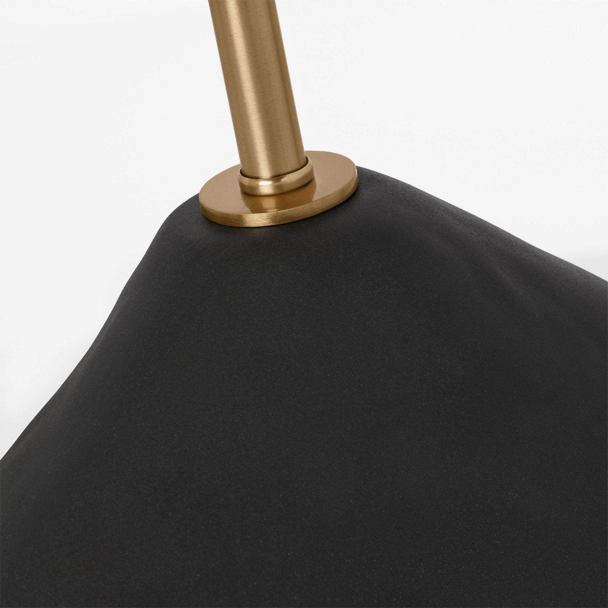 Lampe de table Broxton - Céramique noire rugueuse by Visual Comfort Studio | Luminaires & cie