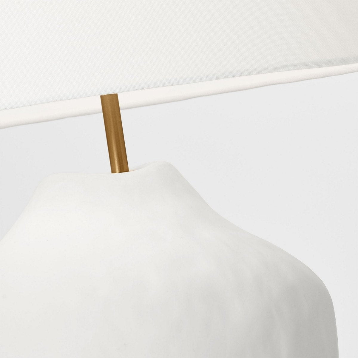 Lampe de table Cadley - Céramique noire rugueuse by Visual Comfort Studio | Luminaires & cie