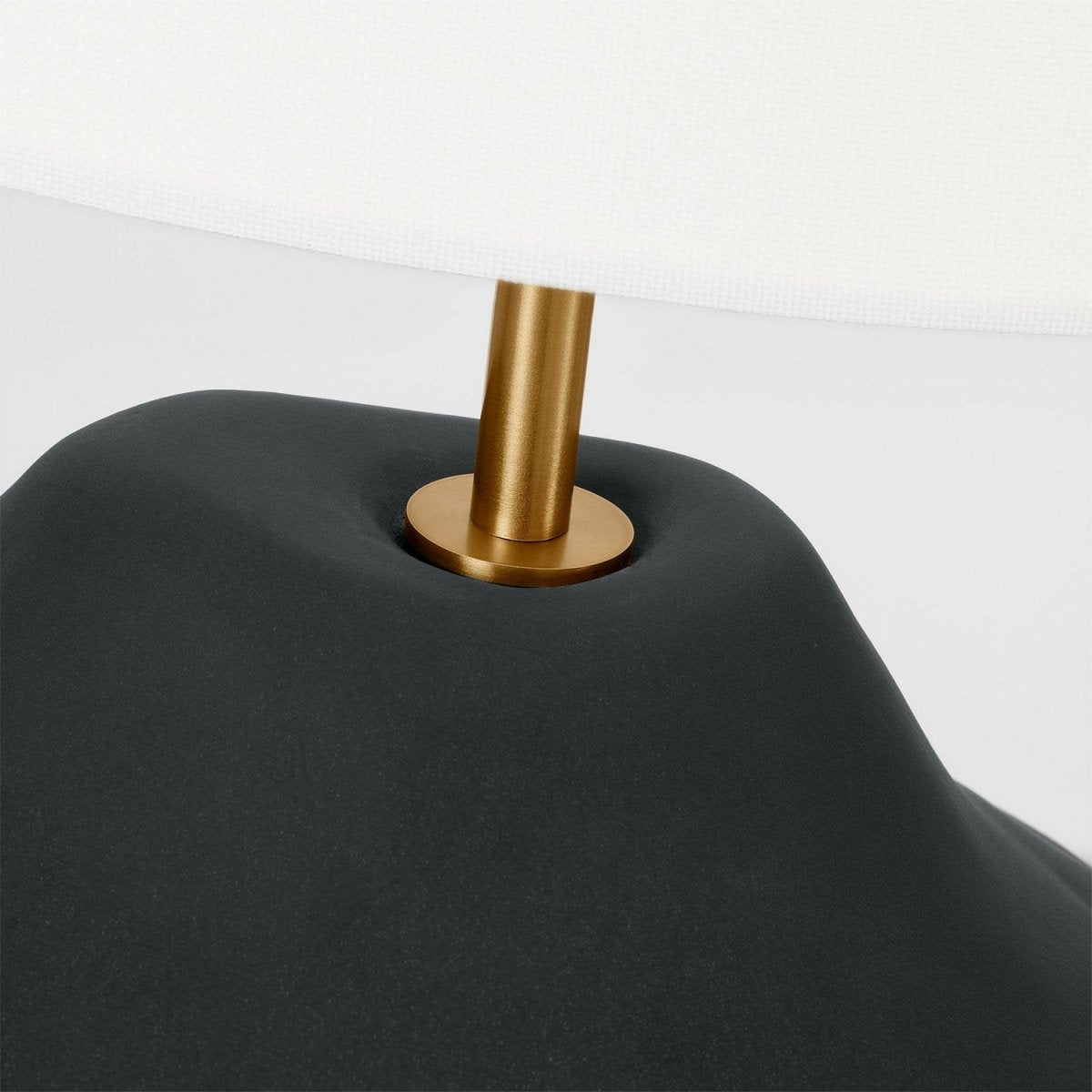 Lampe de table Cadley - Céramique noire rugueuse by Visual Comfort Studio | Luminaires & cie