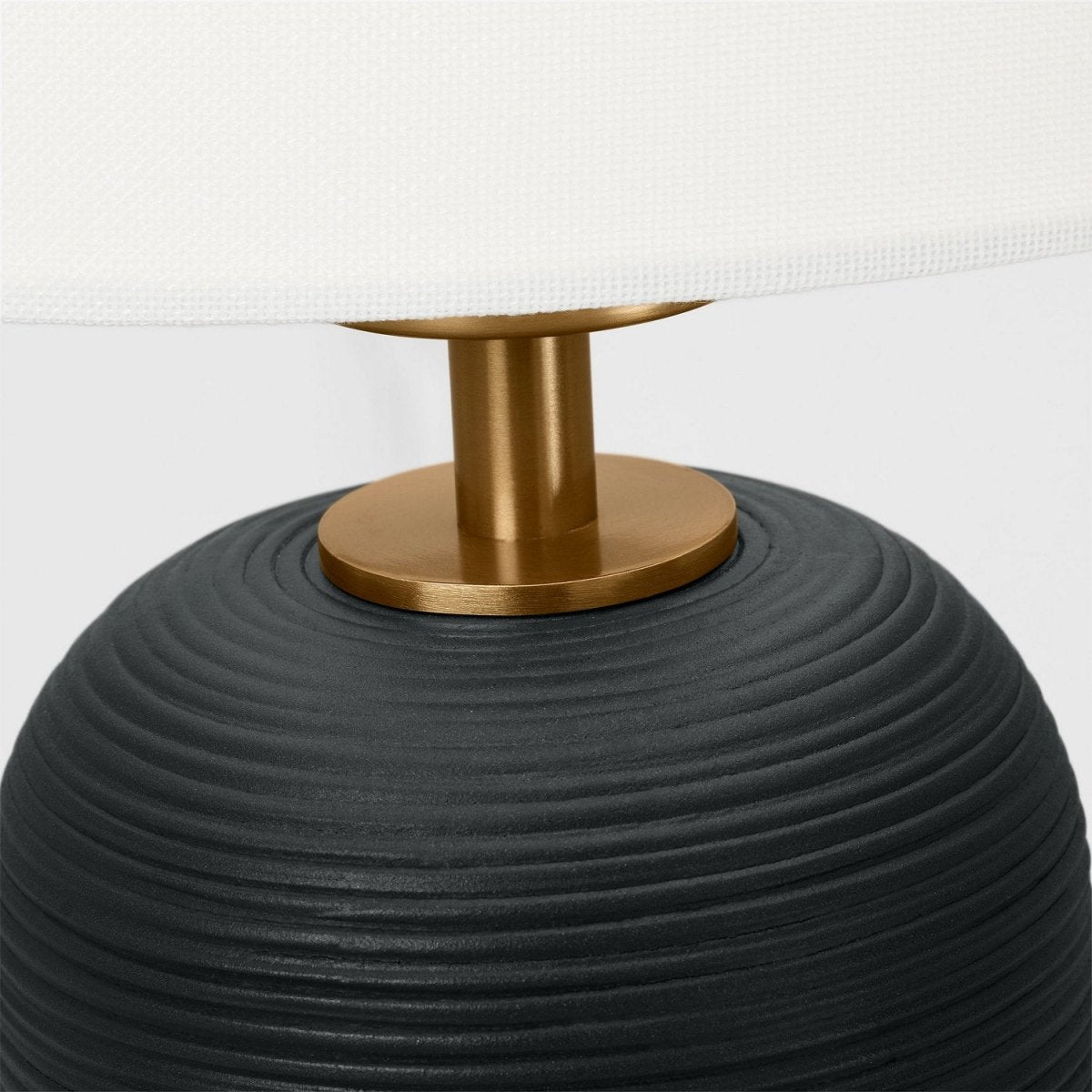Lampe de table Fanny - Rough Black Ceramic 14 by Visual Comfort Studio | Luminaires & cie