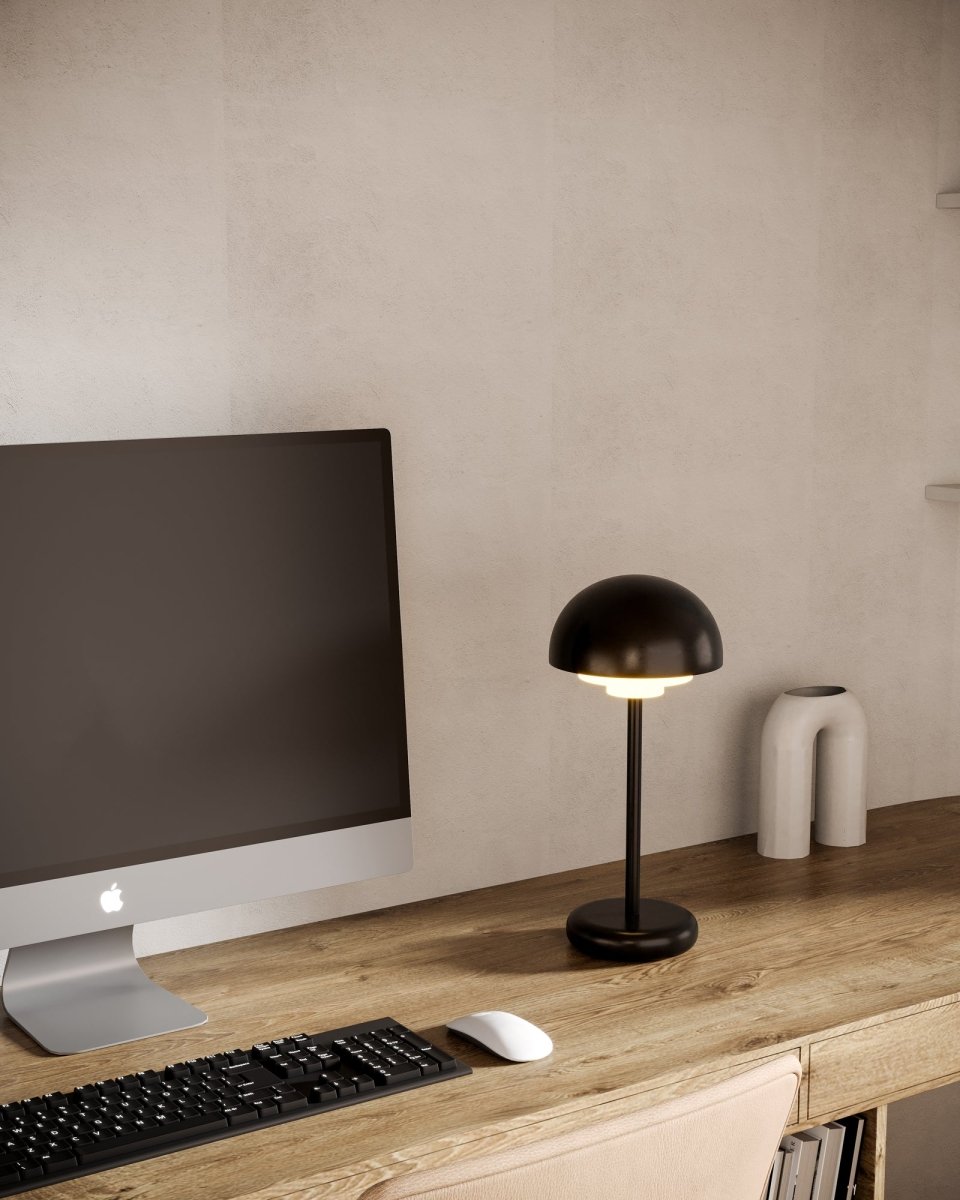 Lampe de table Hinata - Noir by Kuzco Lighting | Luminaires & cie