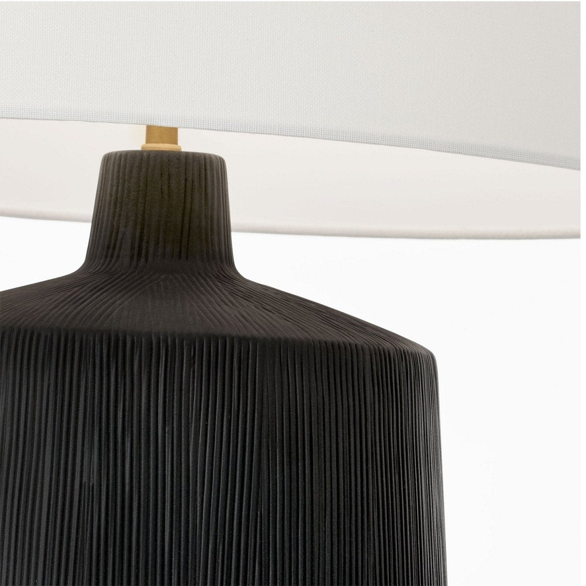 Lampe de table Panola - Céramique noire rugueuse by Visual Comfort Studio | Luminaires & cie