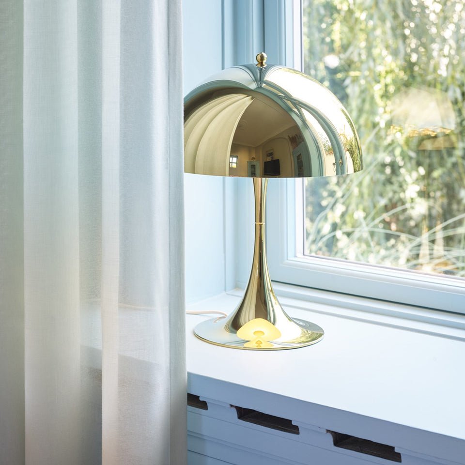 Lampe de table Panthella 320 - Acrylique blanc opale by Louis Poulsen | Luminaires & cie