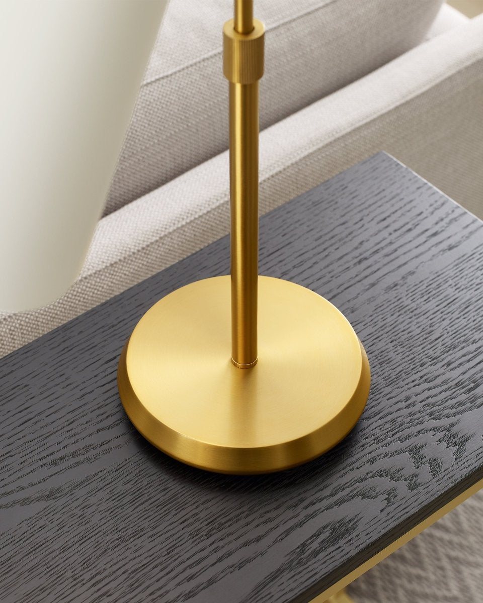 Lampe de table Tresa - Matte blanc et laiton brûlé 15" by Visual Comfort Studio | Luminaires & cie