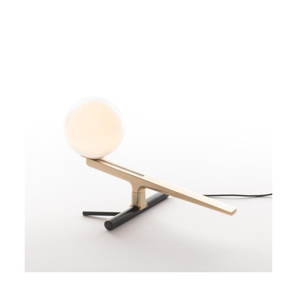 Lampe de table Yanzi - by Artemide | Luminaires & cie
