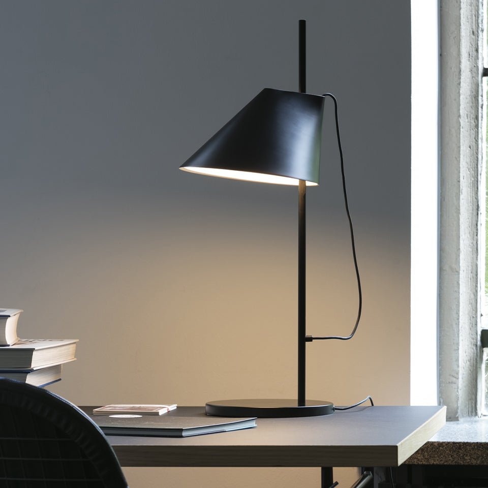Lampe de table Yuh - Noir by Louis Poulsen | Luminaires & cie