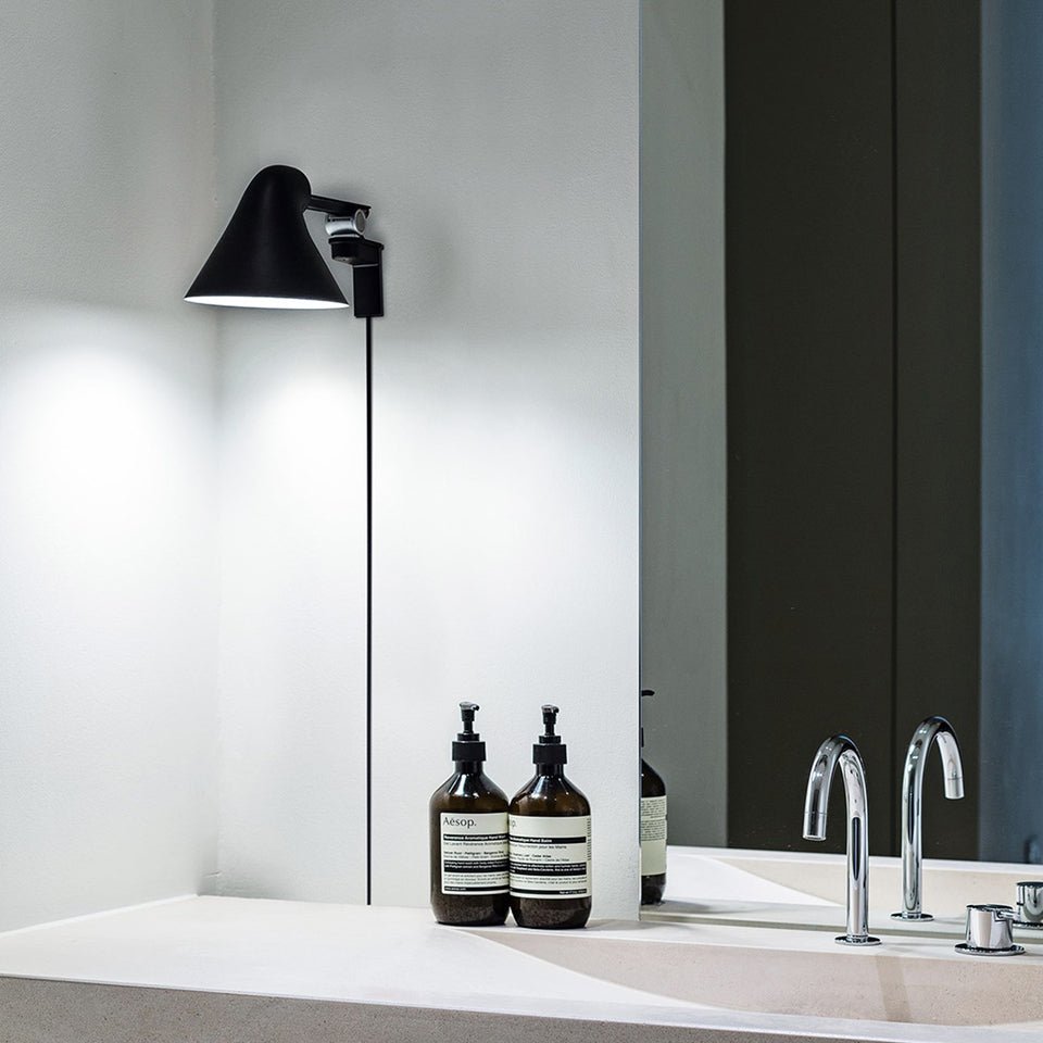 Lampe murale NJP Short - Noir 3000K (Blanc Doux) by Louis Poulsen | Luminaires & cie