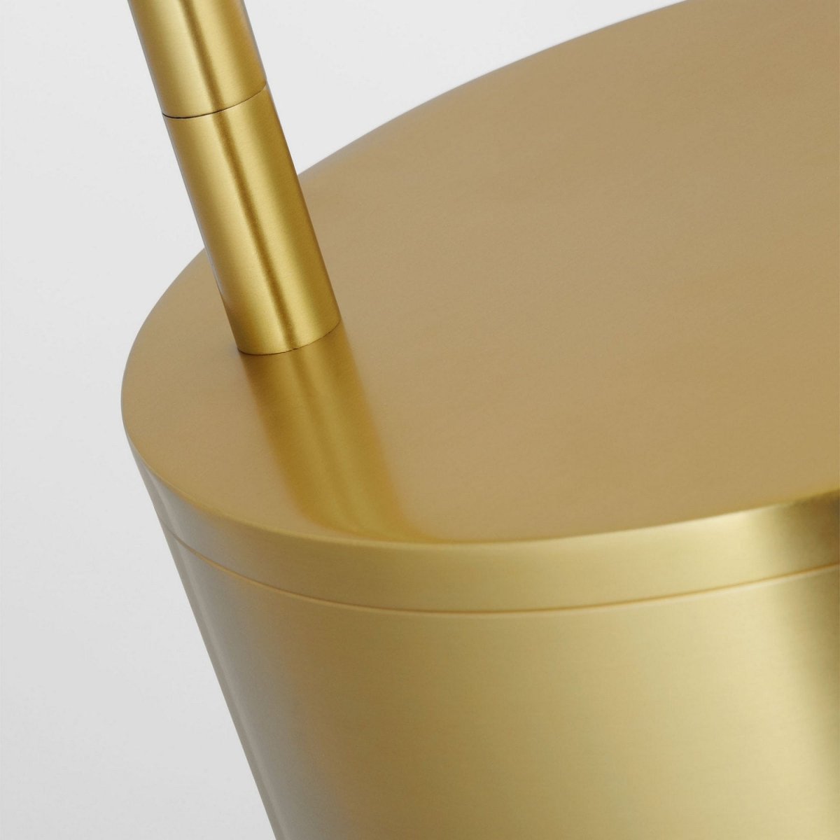 Lampe sur pied à arc Noemie - by Visual Comfort Studio | Luminaires & cie