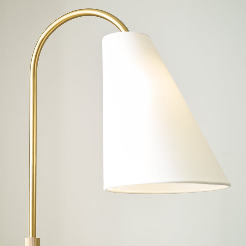 Lampe sur pied Signoret - by Visual Comfort Studio | Luminaires & cie