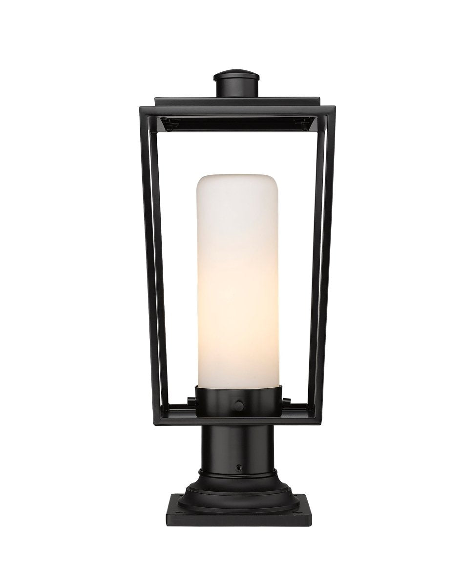 Lanterne extérieure sur socle Sheridan - Carré décoratif 8" Opale blanc by Z-Lite | Luminaires & cie