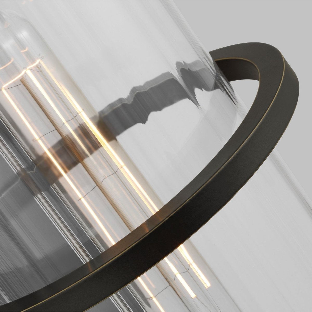 Lanterne murale extérieure Alcona - Bronze antique 24" by Visual Comfort Studio | Luminaires & cie