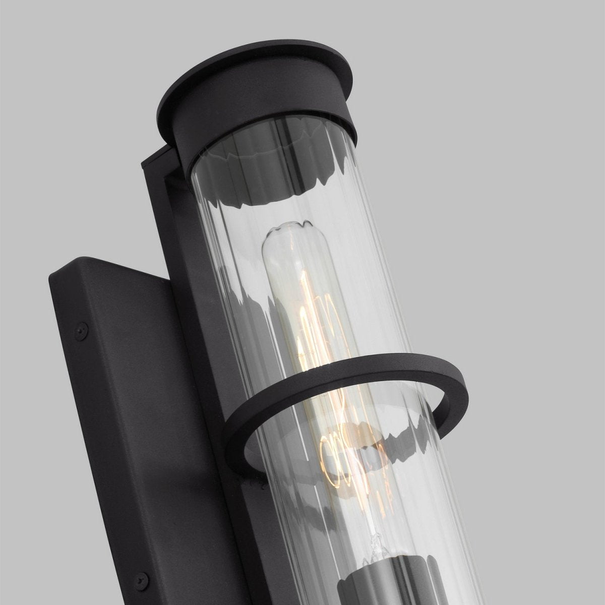 Lanterne murale extérieure Alcona - Bronze antique 24" by Visual Comfort Studio | Luminaires & cie