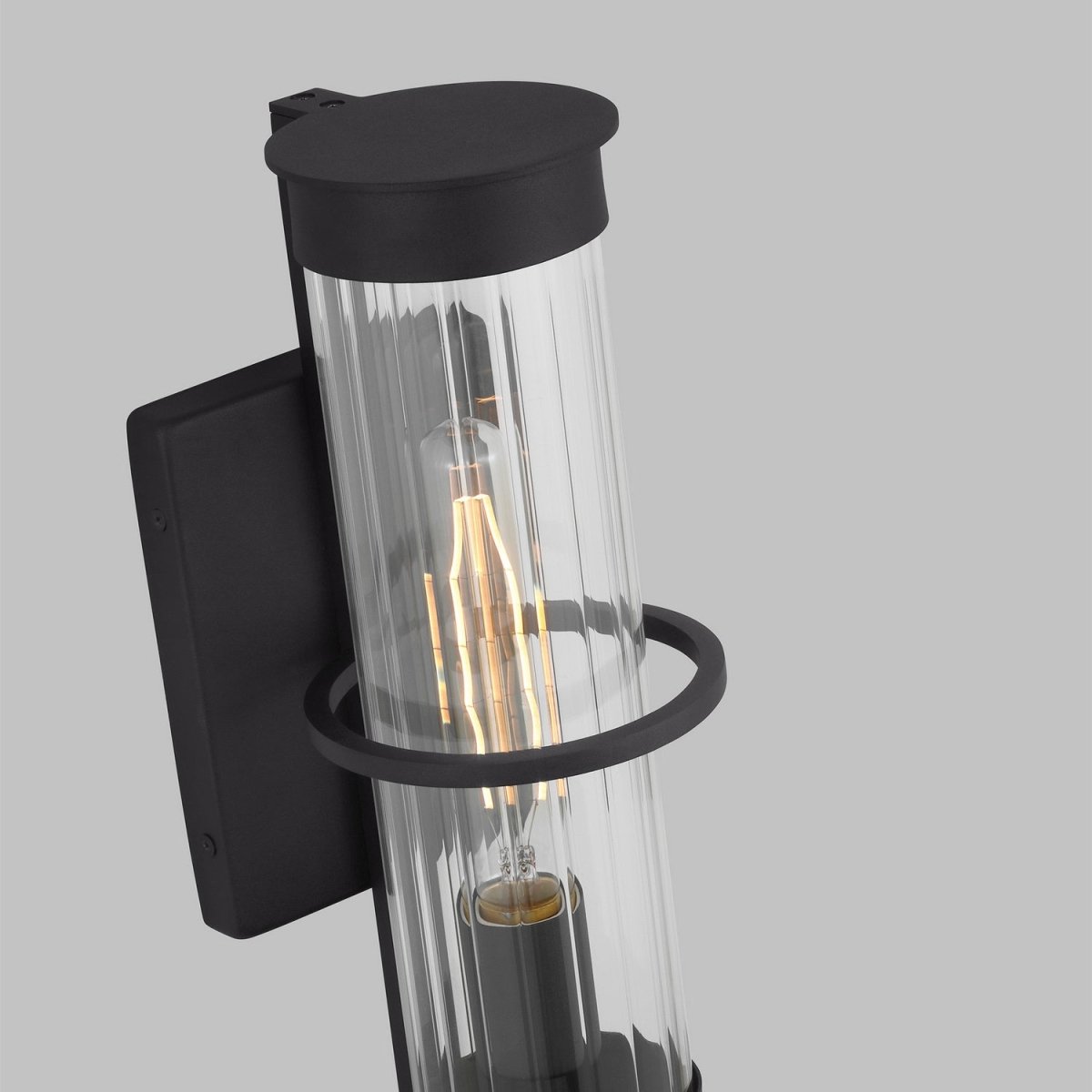 Lanterne murale extérieure Alcona - Bronze antique 24" by Visual Comfort Studio | Luminaires & cie