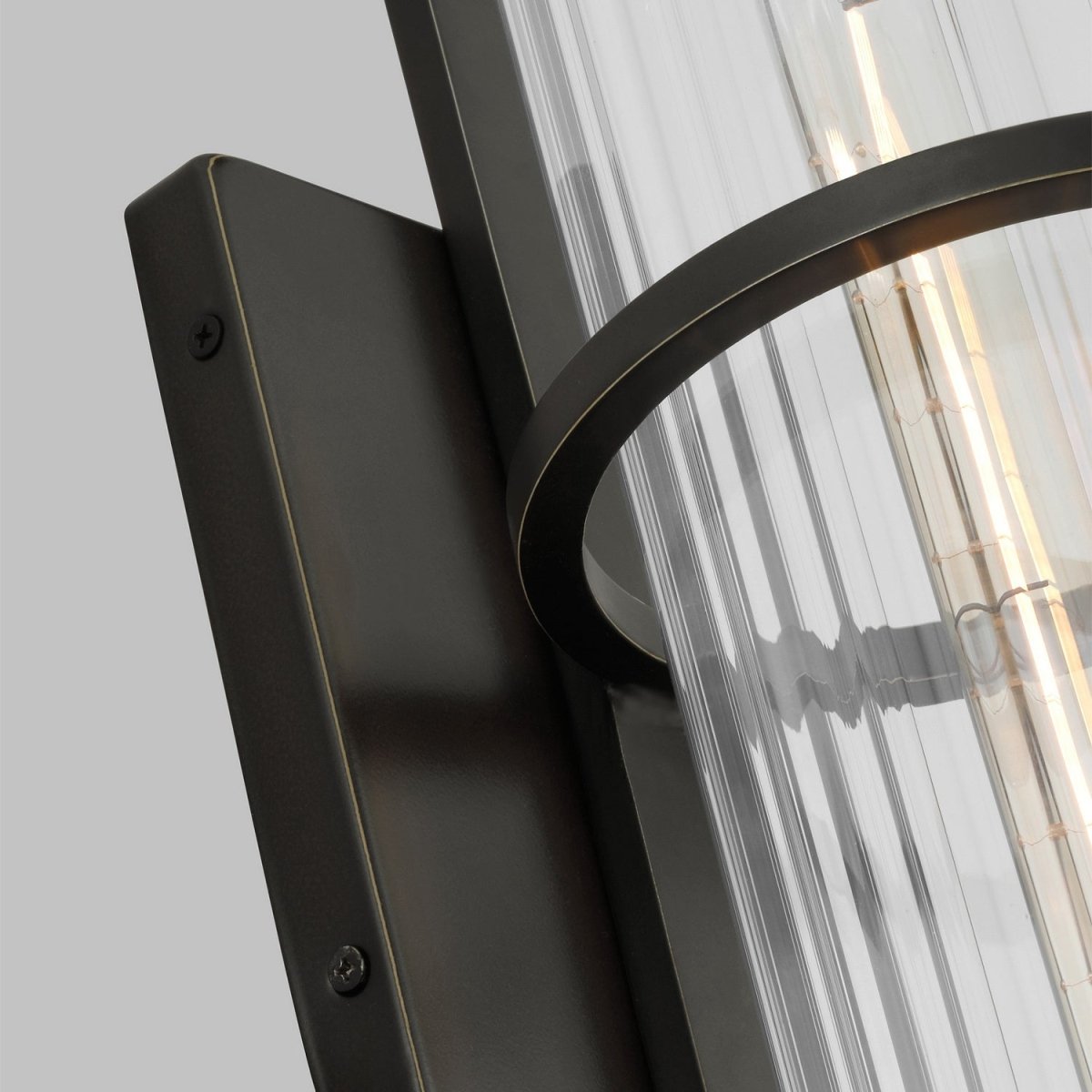 Lanterne murale extérieure Alcona - Bronze antique 24" by Visual Comfort Studio | Luminaires & cie