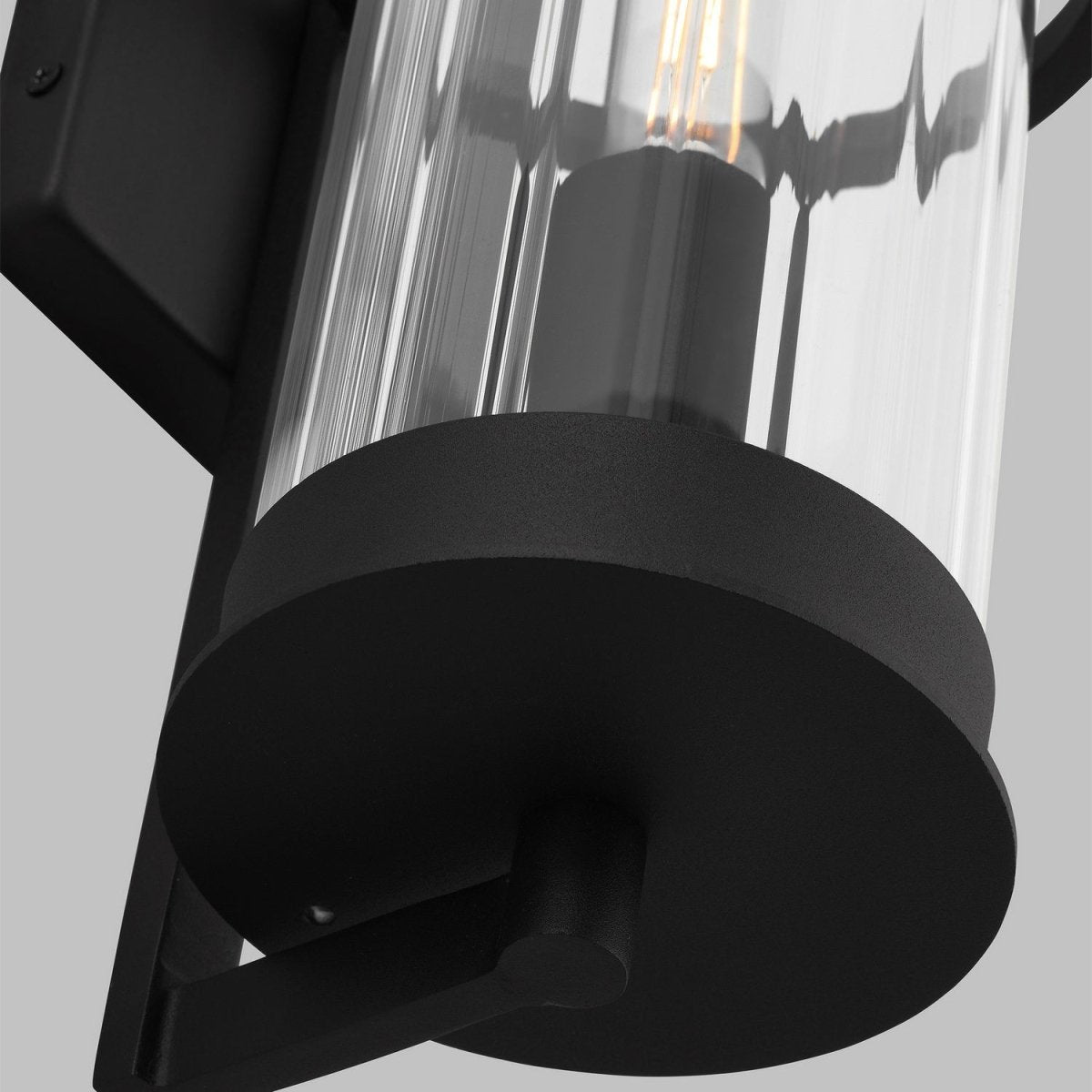 Lanterne murale extérieure Alcona - Bronze antique 24" by Visual Comfort Studio | Luminaires & cie
